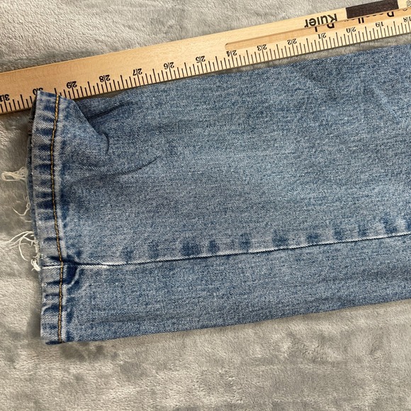 Levis Jeans Mens 34x32 505 Regular Fit Straight Leg Light Wash Blue Denim - Picture 3 of 8